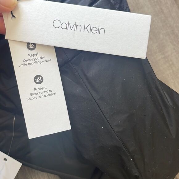 Calvin Klein Water Repellent Jacket.
NEW - Picture 5 of 5